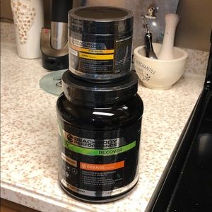 Unopened beachbody performance powders